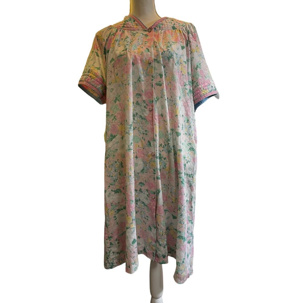 Vintage 70s Dressing Gown with Pearl Buttons Short Sleeves Quilted Neck Small